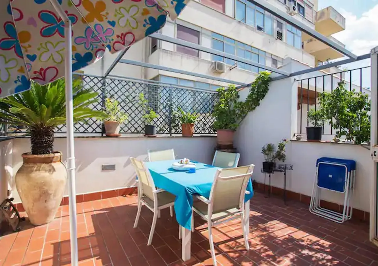 Camera Con Terrazza E Vista Su Villa Malfitano Palermo 2*,  Italy