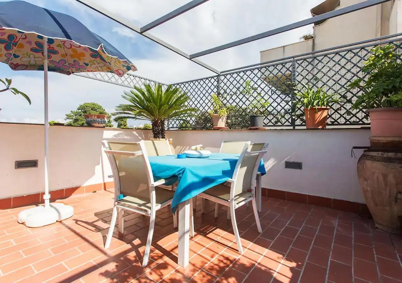 Camera Con Terrazza E Vista Su Villa Malfitano Palermo 2*,